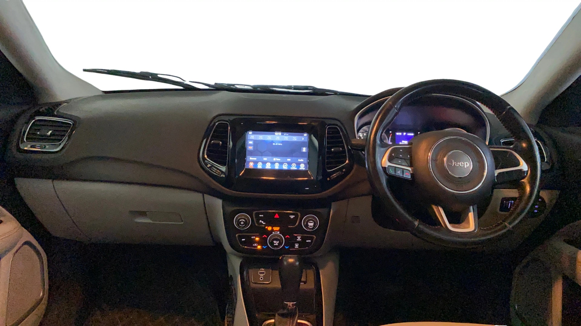 View 2018 Jeep Compass Limited 1.4 Multi AIR Petrol DDCT AT BS IV Image 30 Used 2018 Jeep Compass Limited 1.4 Multi AIR Petrol DDCT AT BS IV Image 30