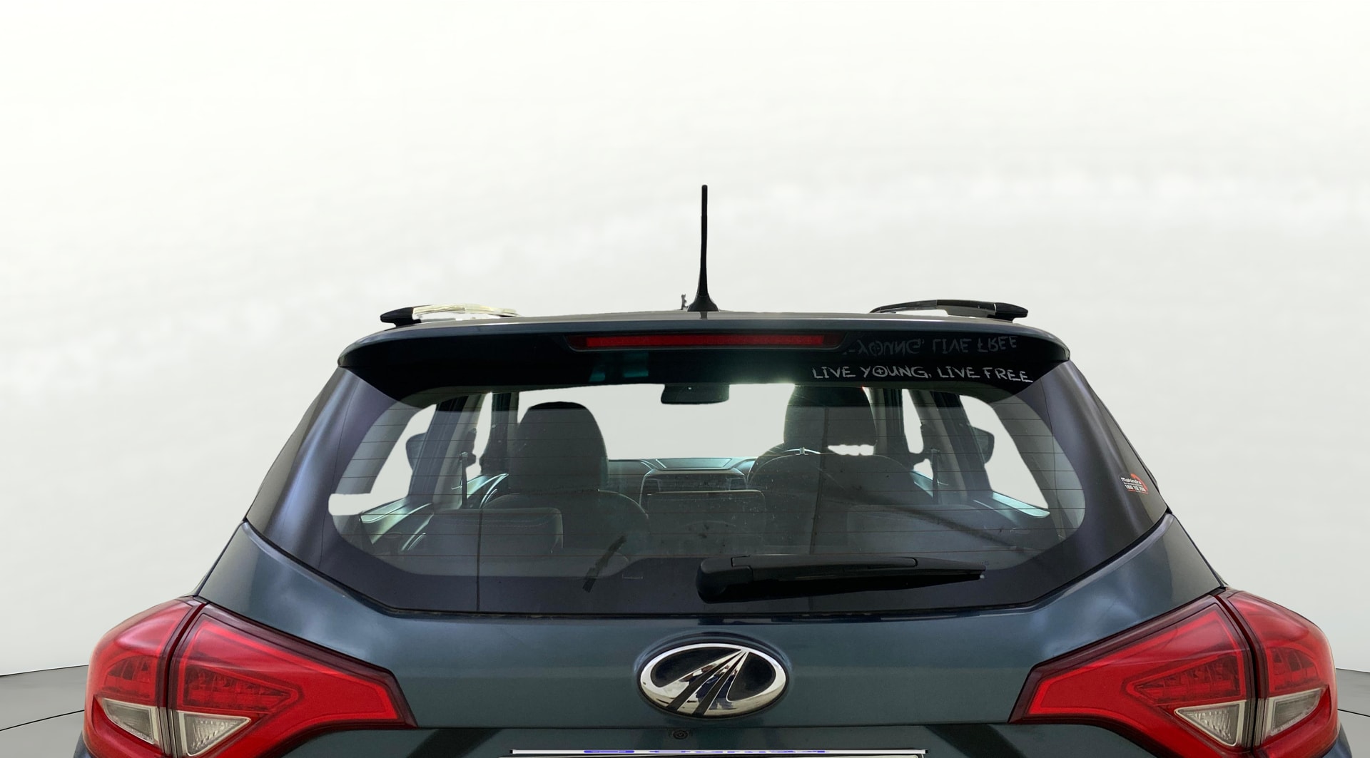 View 2019 Mahindra XUV300 W4 Petrol BS IV Image 4 Used 2019 Mahindra XUV300 W4 Petrol BS IV Image 4