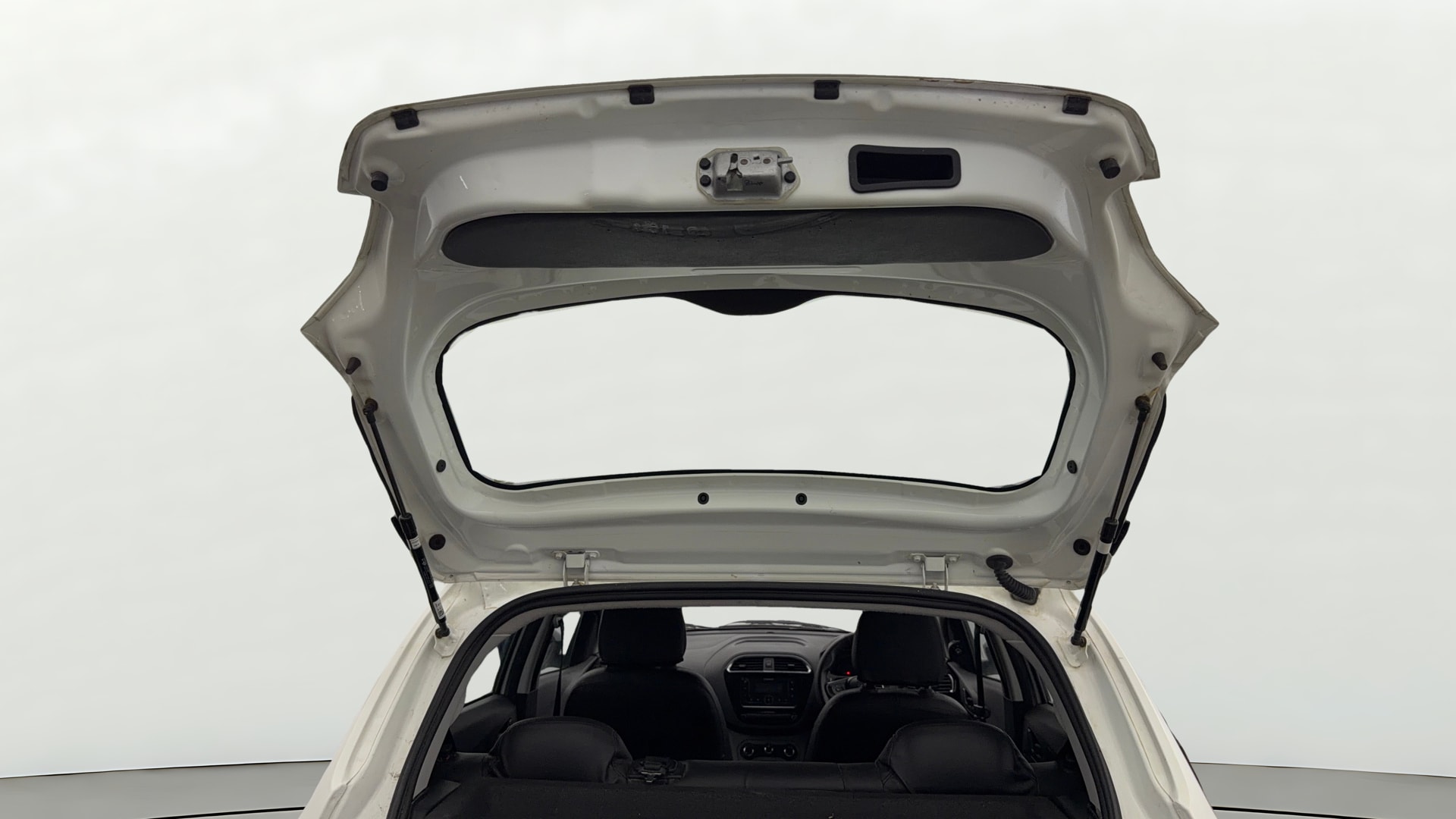 View 2024 Tata Tiago Revotorq XB Image 16 Used 2024 Tata Tiago Revotorq XB Image 16