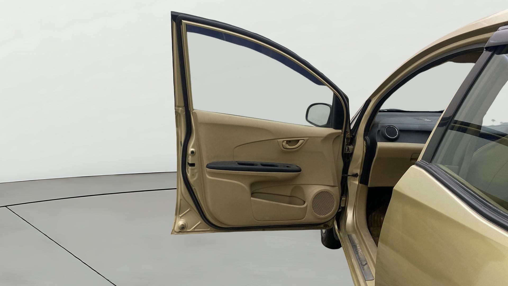 View 2015 Honda Mobilio E Diesel Image 32 Used 2015 Honda Mobilio E Diesel Image 32