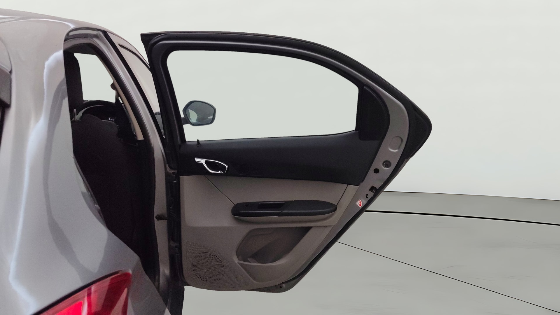 View 2018 Tata Tiago Revotorq XB Image 7 Used 2018 Tata Tiago Revotorq XB Image 7