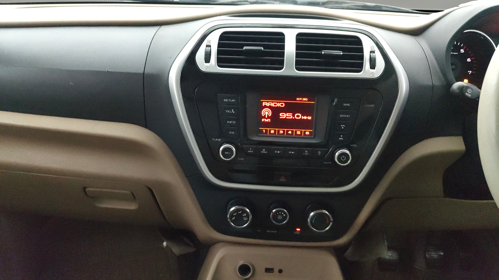 Used 2016 Mahindra TUV300 Used 2016 Mahindra TUV300