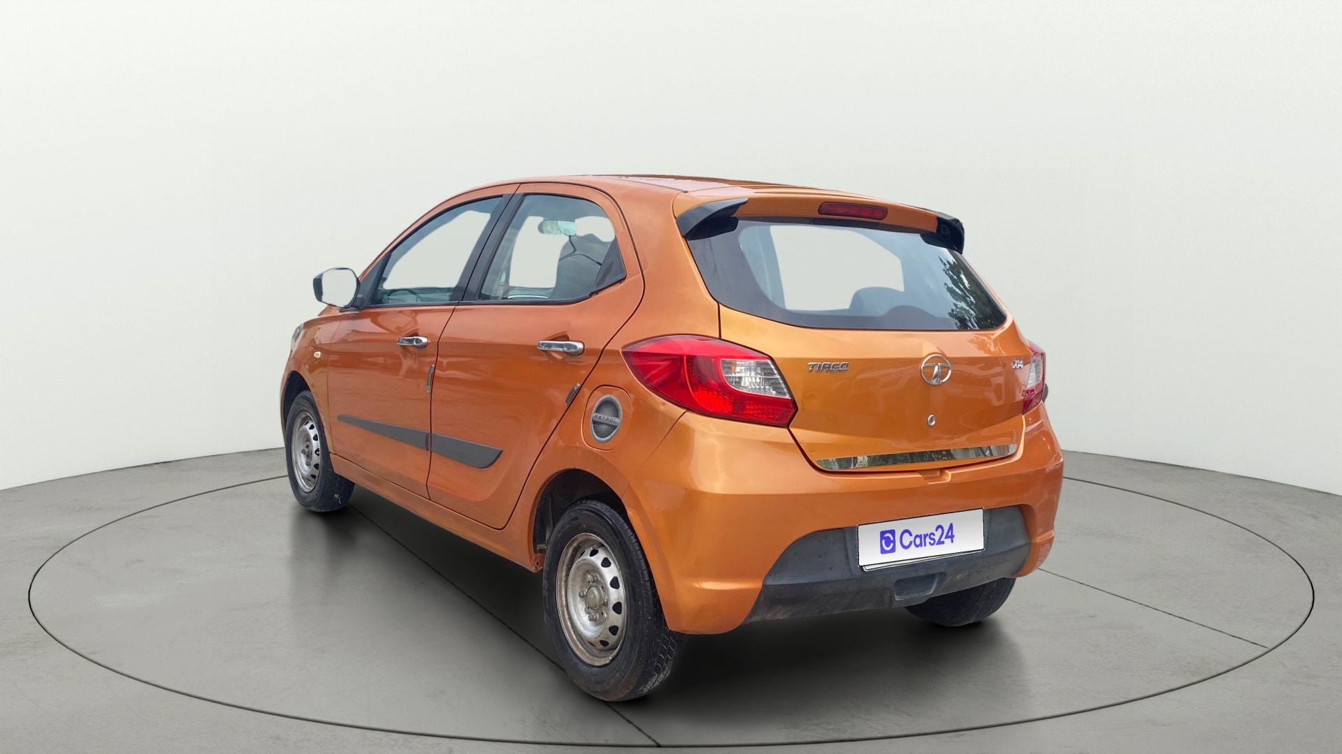 View 2016 Tata Tiago Revotorq XB Image 2 Used 2016 Tata Tiago Revotorq XB Image 2