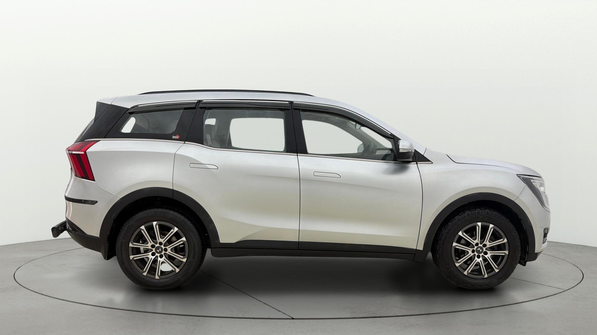 Used 2022 Mahindra XUV700 Used 2022 Mahindra XUV700