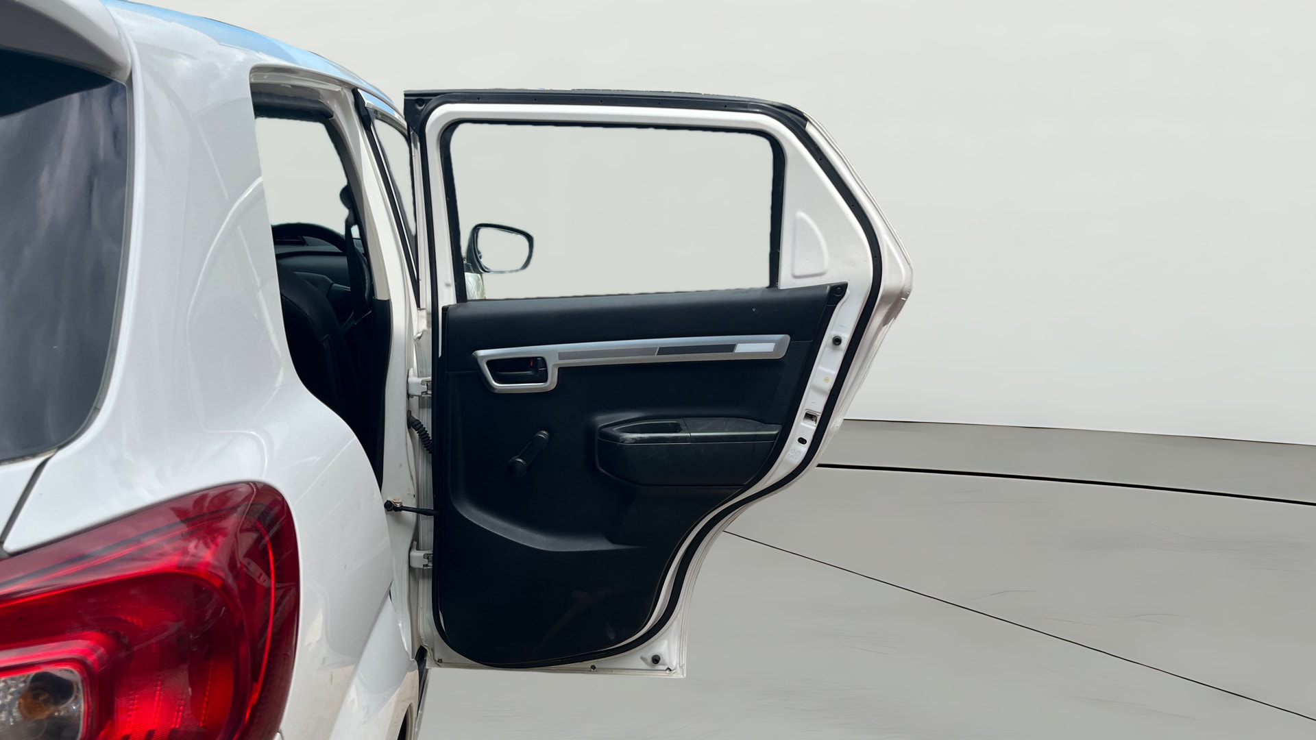 View 2021 Maruti Suzuki 1000 Base Variant Image 5 Used 2021 Maruti Suzuki 1000 Base Variant Image 5