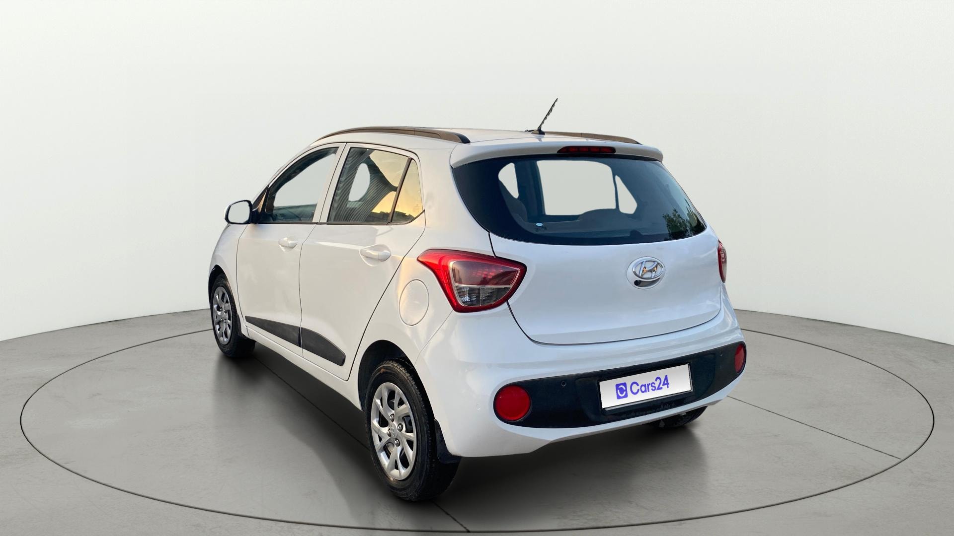 View 2018 Hyundai Grand i10 Sportz 1.2 Kappa Image 2 Used 2018 Hyundai Grand i10 Sportz 1.2 Kappa Image 2