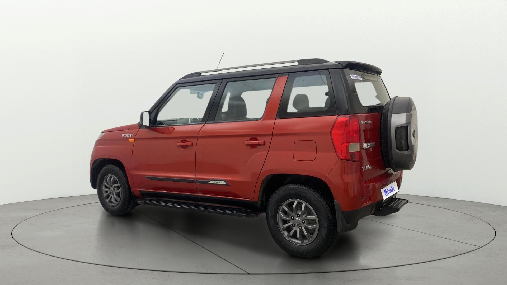 View 2019 Mahindra TUV300 T10 100HP Dual Tone Image 2 Used 2019 Mahindra TUV300 T10 100HP Dual Tone Image 2