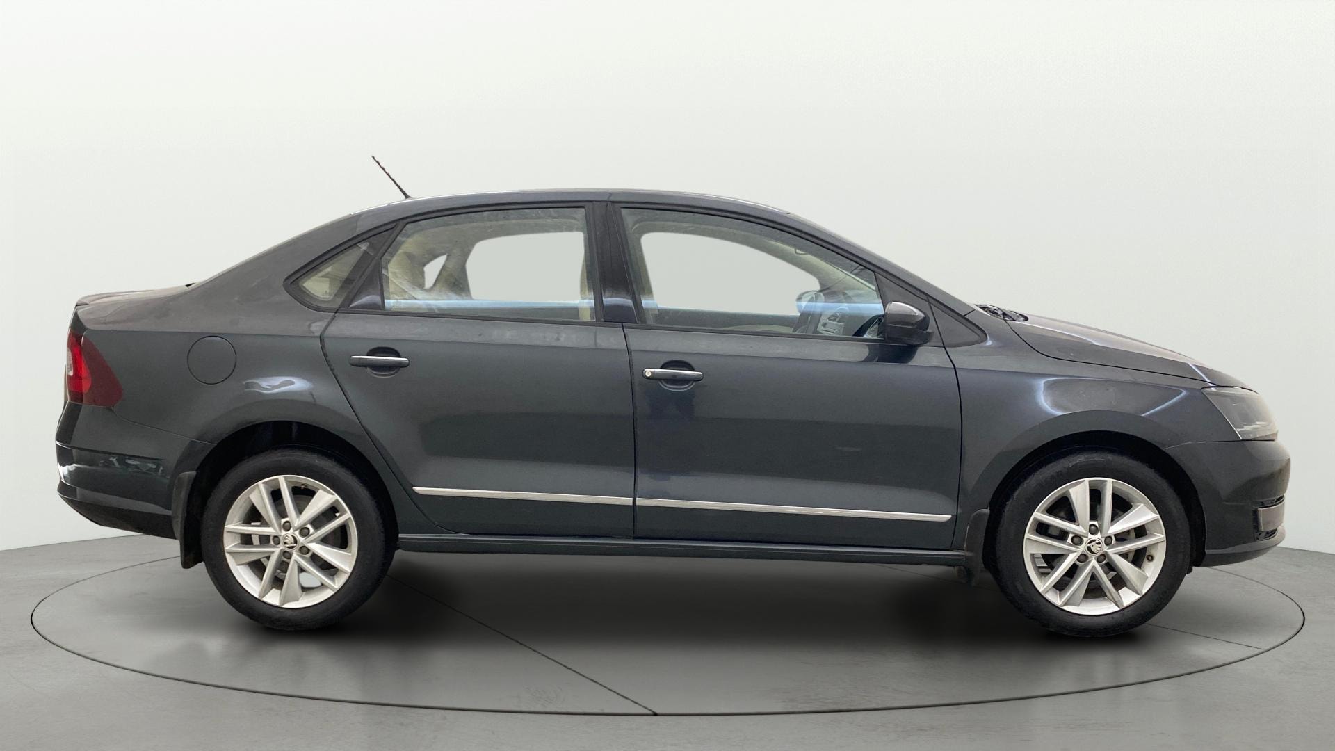 View 2019 Skoda Rapid 1.6 MPI Style Petrol BS IV Image 8 Used 2019 Skoda Rapid 1.6 MPI Style Petrol BS IV Image 8