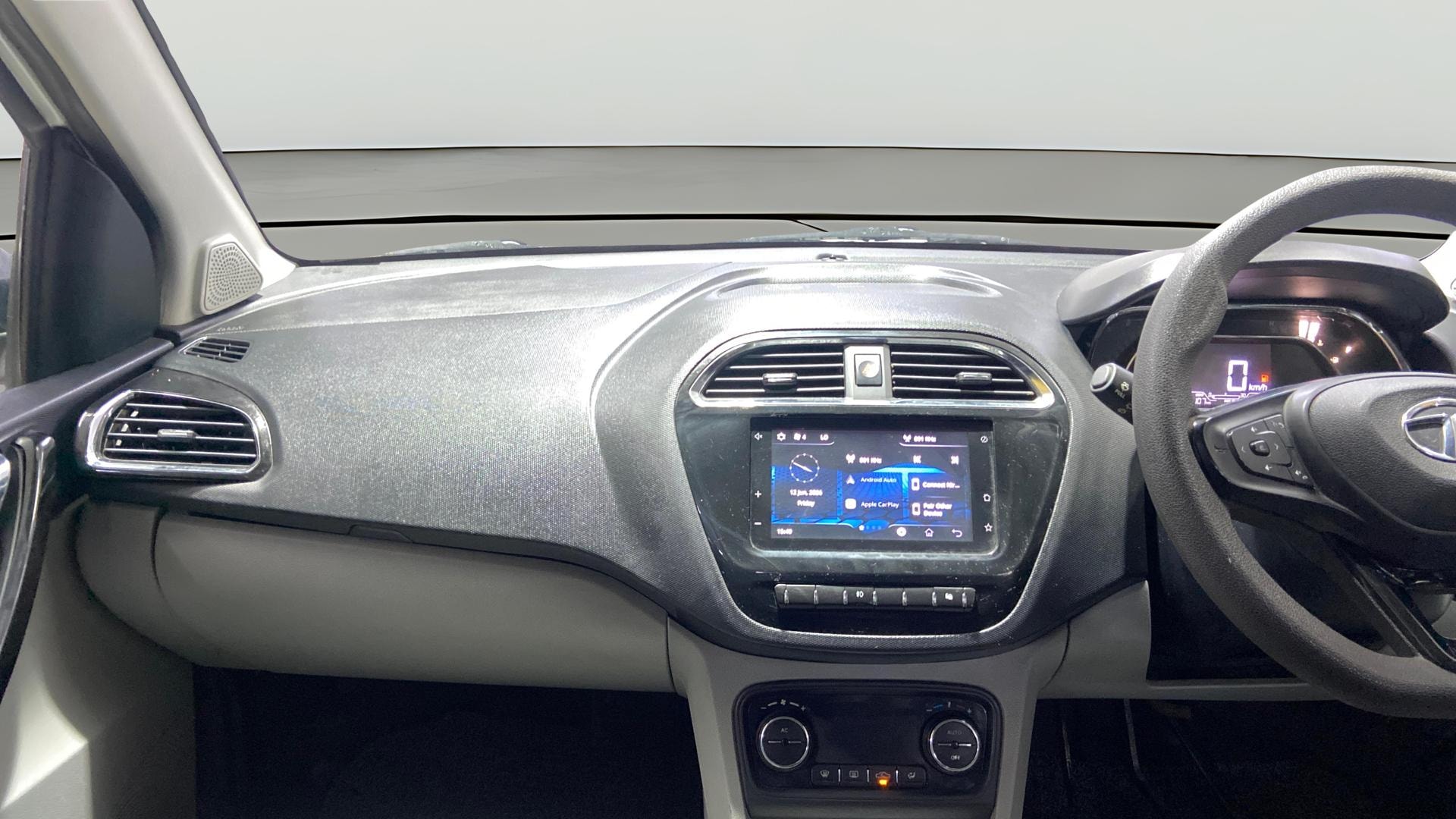 View 2020 Tata Tiago Revotorq XB Image 17 Used 2020 Tata Tiago Revotorq XB Image 17