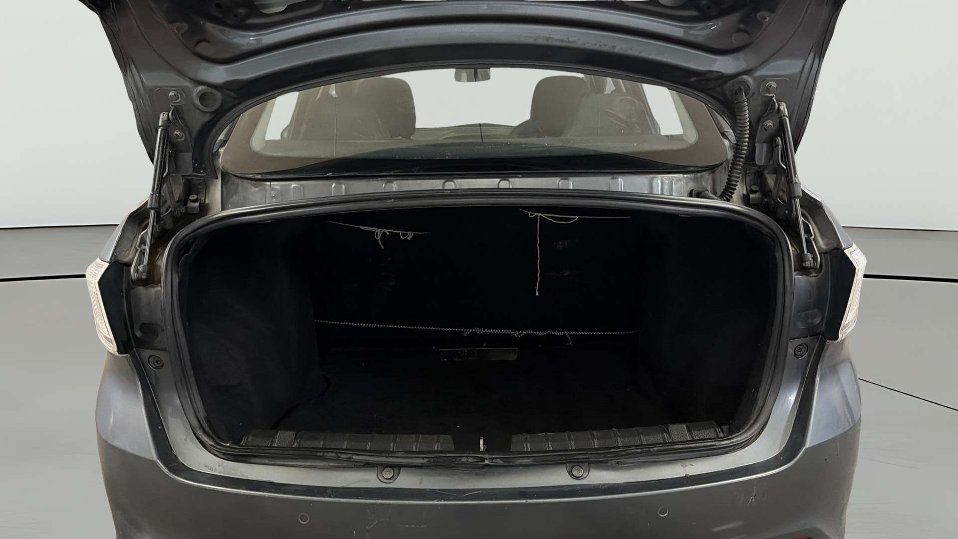 View 2020 Tata Tigor XE Diesel Image 36 Used 2020 Tata Tigor XE Diesel Image 36