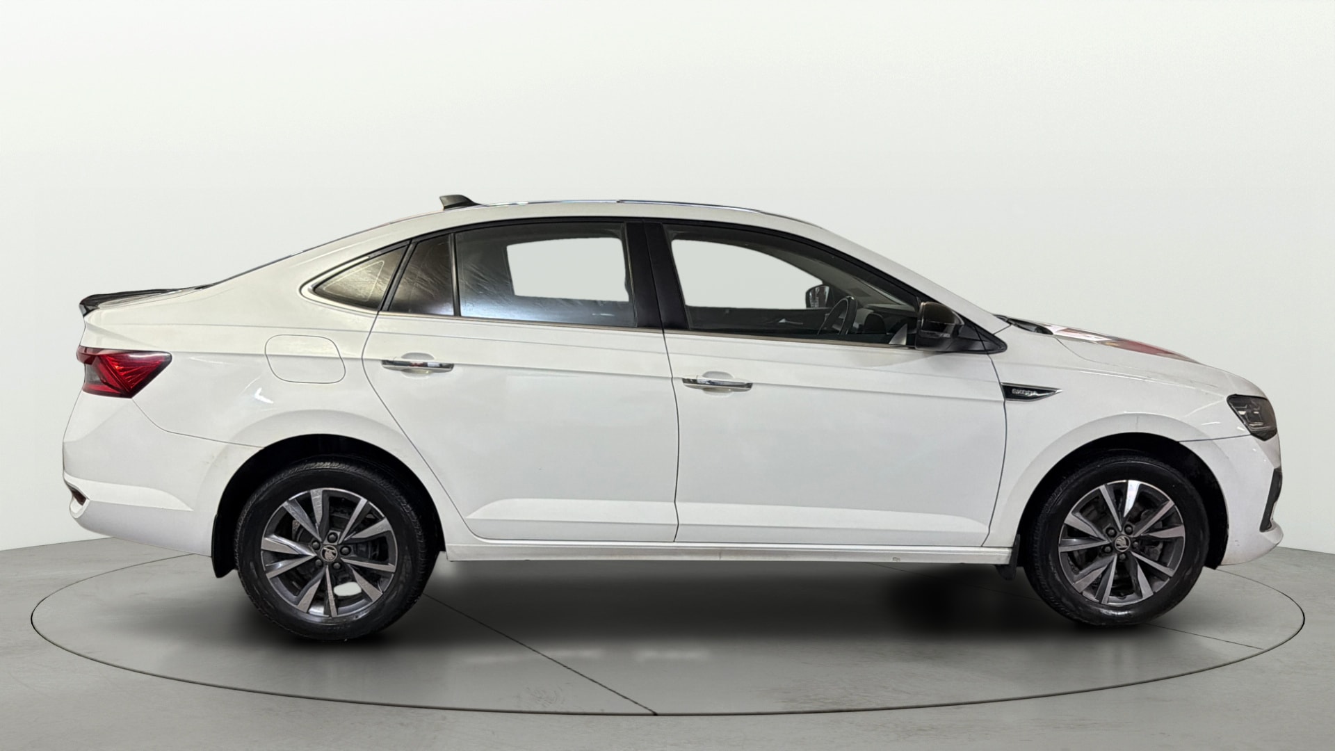 View 2022 Skoda Slavia Style 1.5 TSI DSG Image 9 Used 2022 Skoda Slavia Style 1.5 TSI DSG Image 9