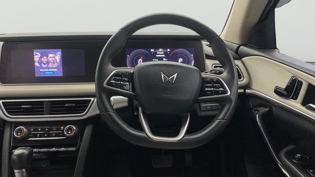 View Mahindra XUV700 Image 14 Used Mahindra XUV700 Image 14