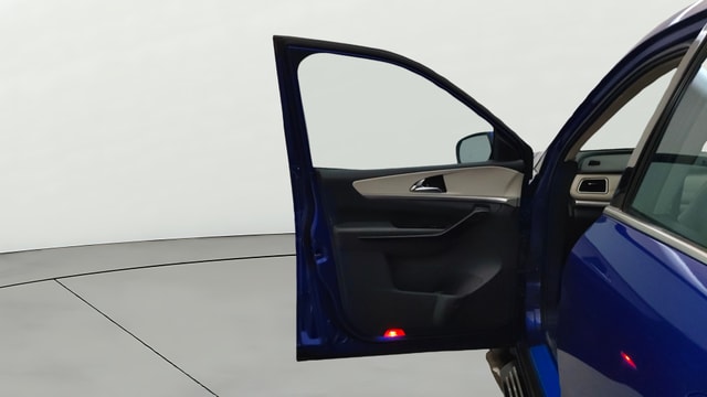 View Mahindra XUV700 Image 33 Used Mahindra XUV700 Image 33