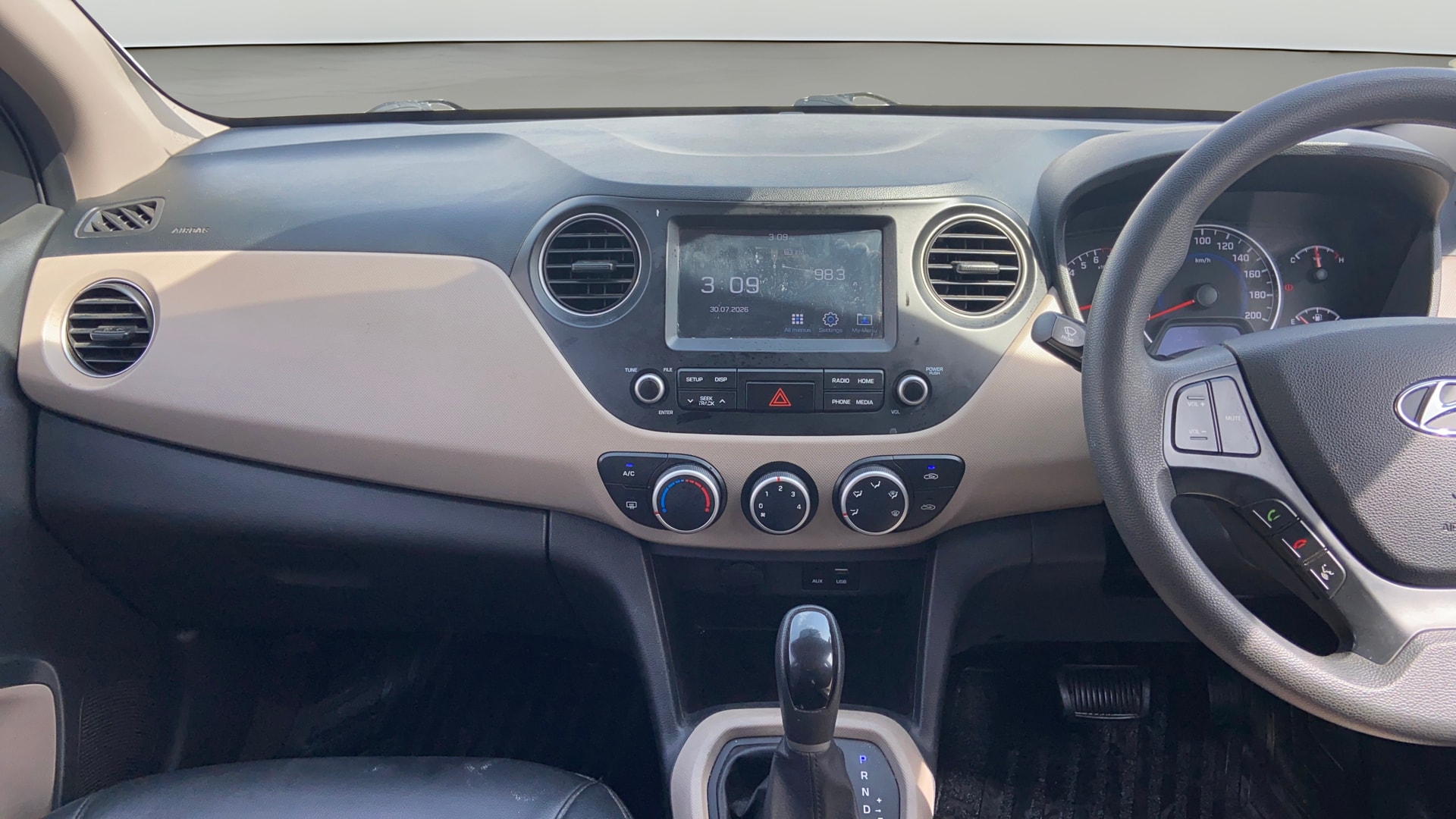 View 2019 Hyundai Grand i10 1.2 Sportz AT Petrol Image 17 Used 2019 Hyundai Grand i10 1.2 Sportz AT Petrol Image 17