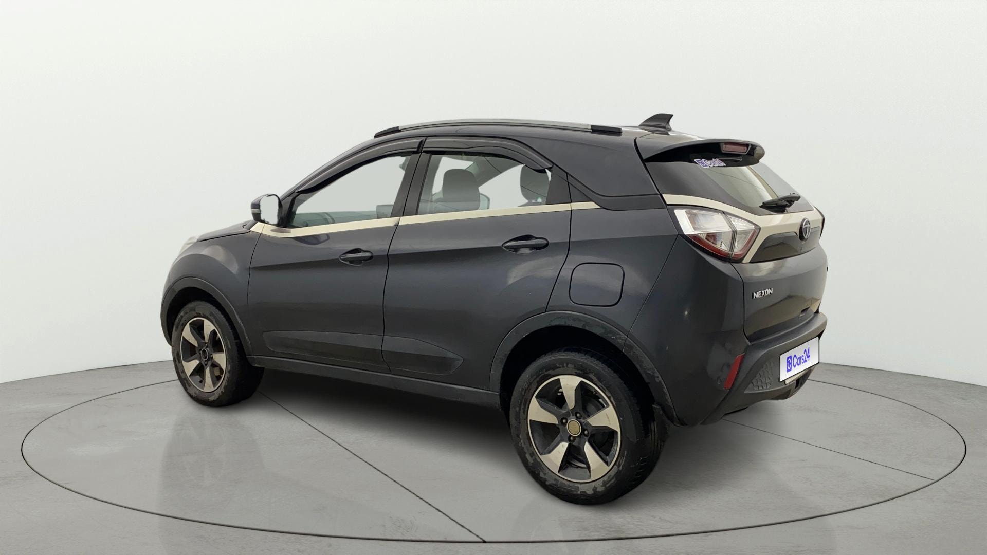 View 2019 Tata Nexon Revotron XE Image 2 Used 2019 Tata Nexon Revotron XE Image 2