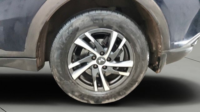 View Mahindra XUV700 Image 11 Used Mahindra XUV700 Image 11
