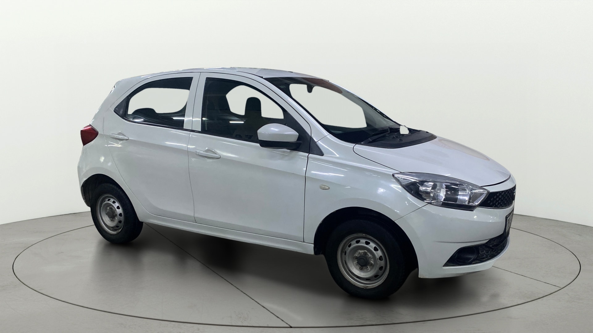 View 2018 Tata Tiago Revotorq XB Image 13 Used 2018 Tata Tiago Revotorq XB Image 13