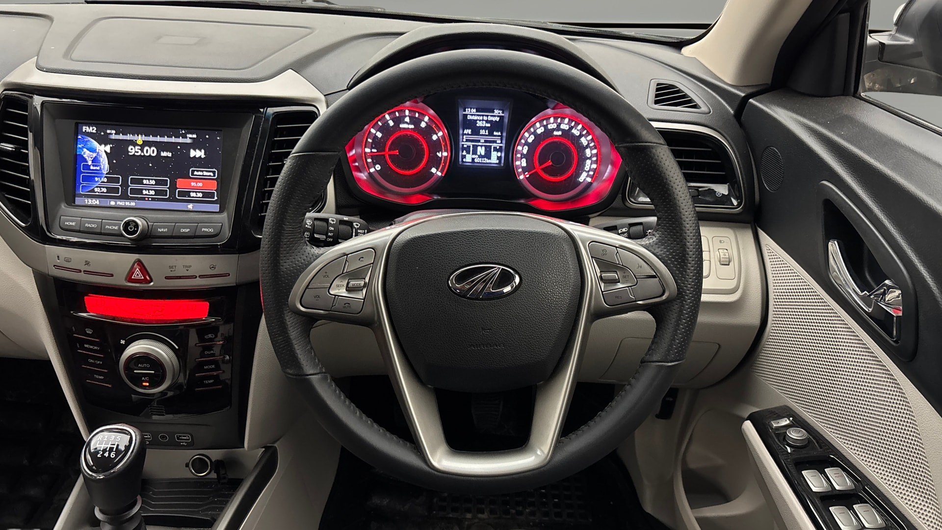 View 2022 Mahindra XUV300 W4 Petrol BS IV Image 20 Used 2022 Mahindra XUV300 W4 Petrol BS IV Image 20