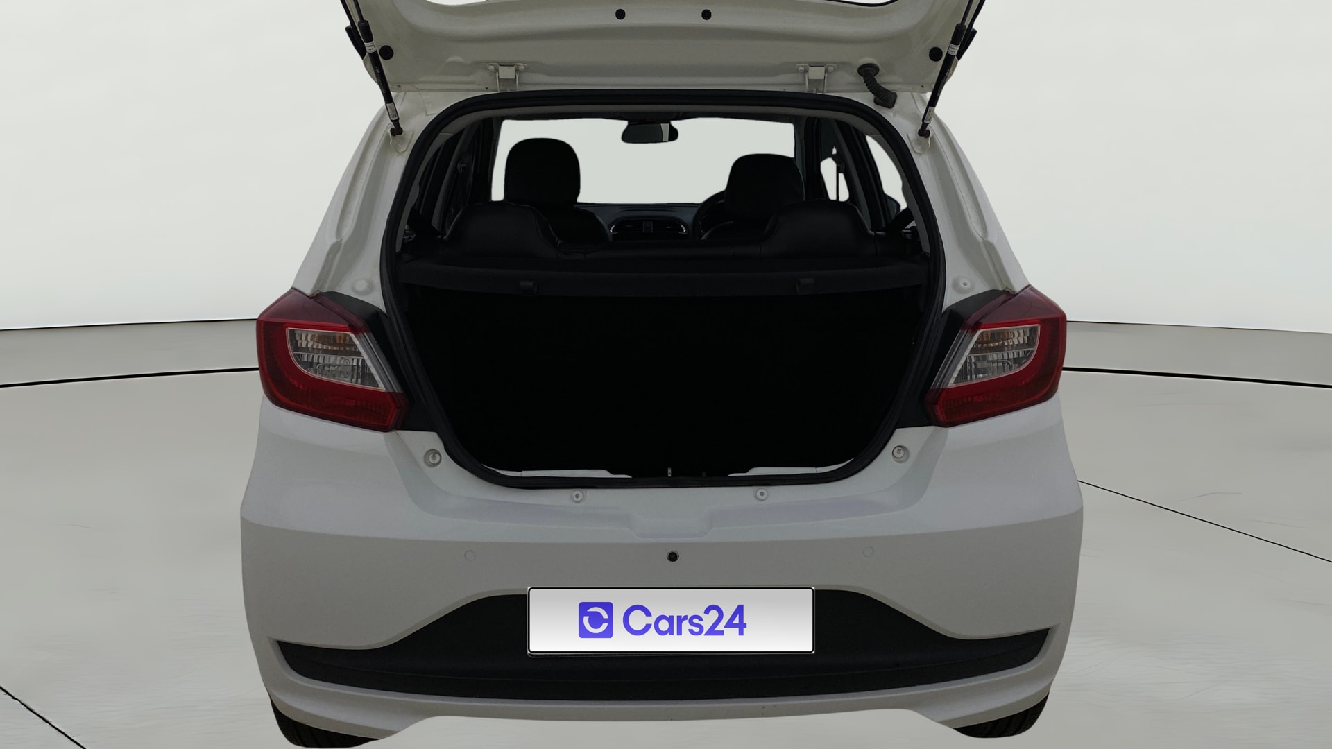 View 2024 Tata Tiago Revotorq XB Image 37 Used 2024 Tata Tiago Revotorq XB Image 37