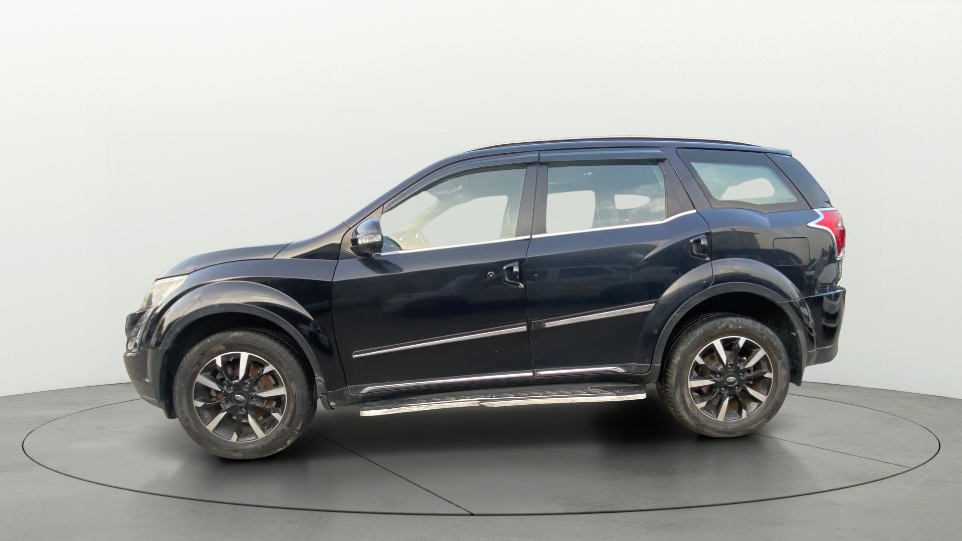 View 2018 Mahindra XUV500 W11 AT Image 28 Used 2018 Mahindra XUV500 W11 AT Image 28