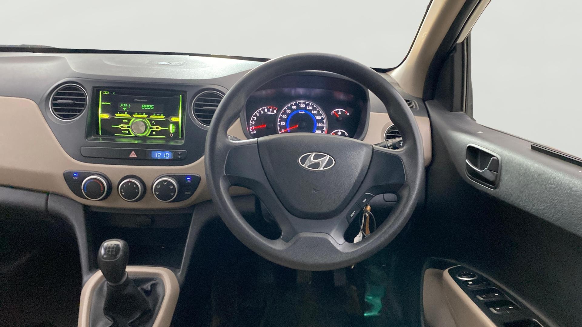 View 2015 Hyundai Grand i10 Magna 1.2 Kappa VTVT Image 20 Used 2015 Hyundai Grand i10 Magna 1.2 Kappa VTVT Image 20
