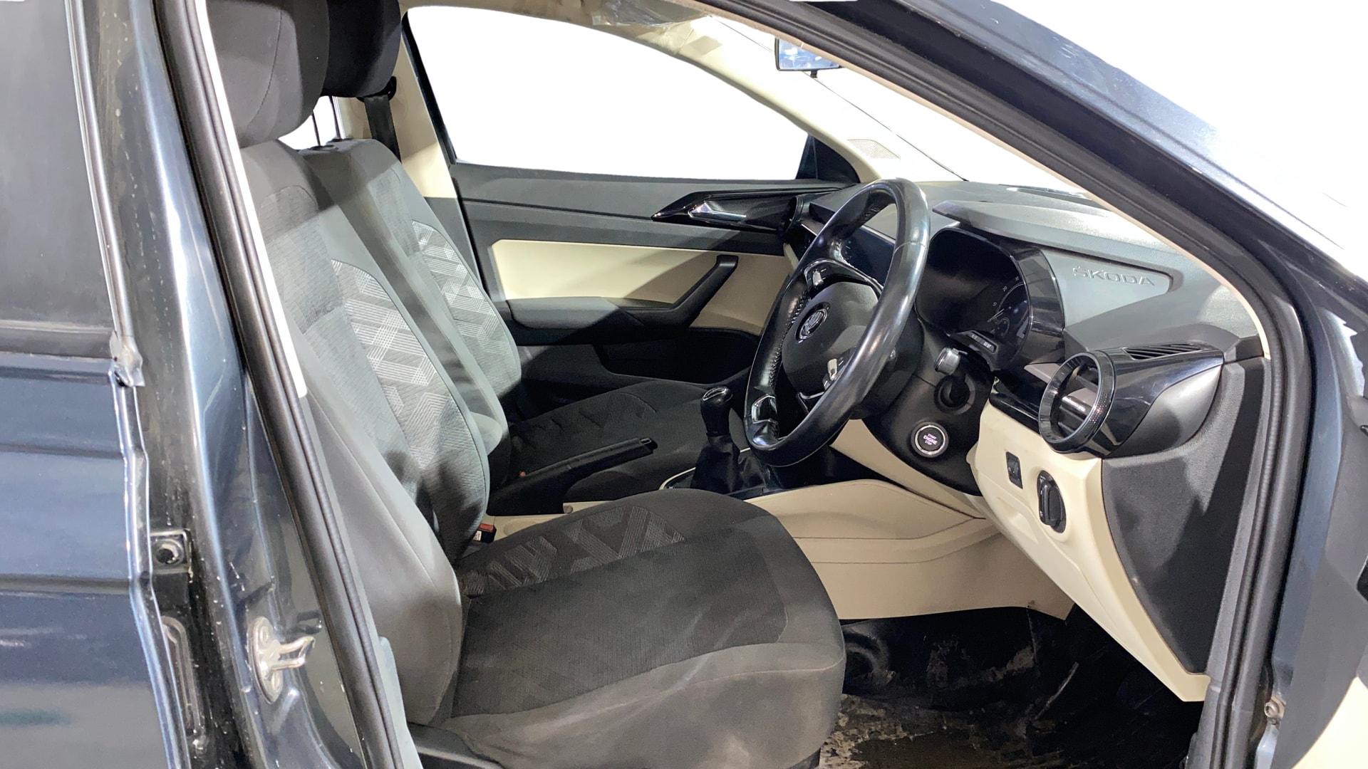 View 2022 Skoda Slavia Ambition 1.0 TSI MT Image 26 Used 2022 Skoda Slavia Ambition 1.0 TSI MT Image 26