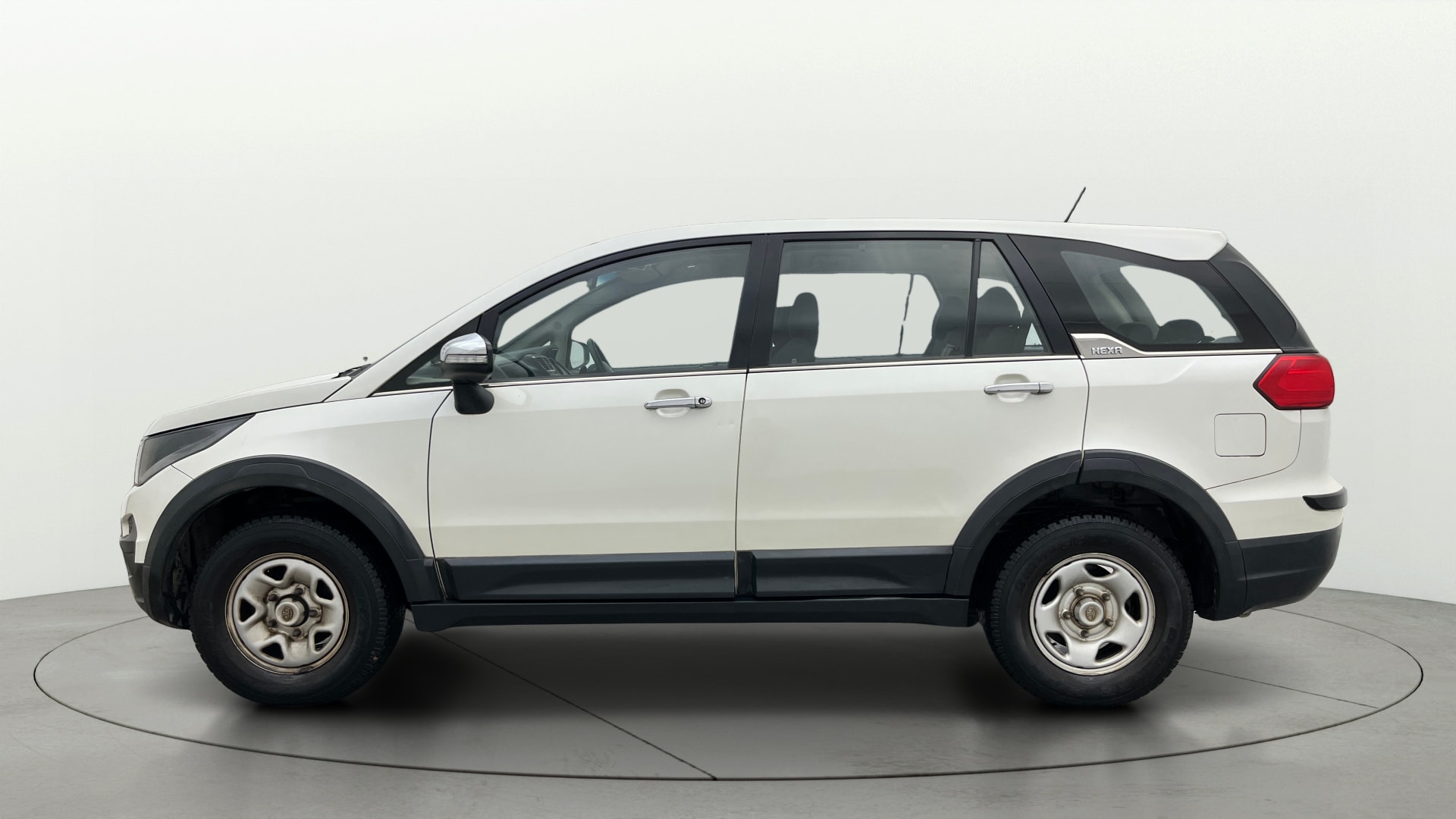 View 2017 Tata Hexa XE 4X2 Image 5 Used 2017 Tata Hexa XE 4X2 Image 5