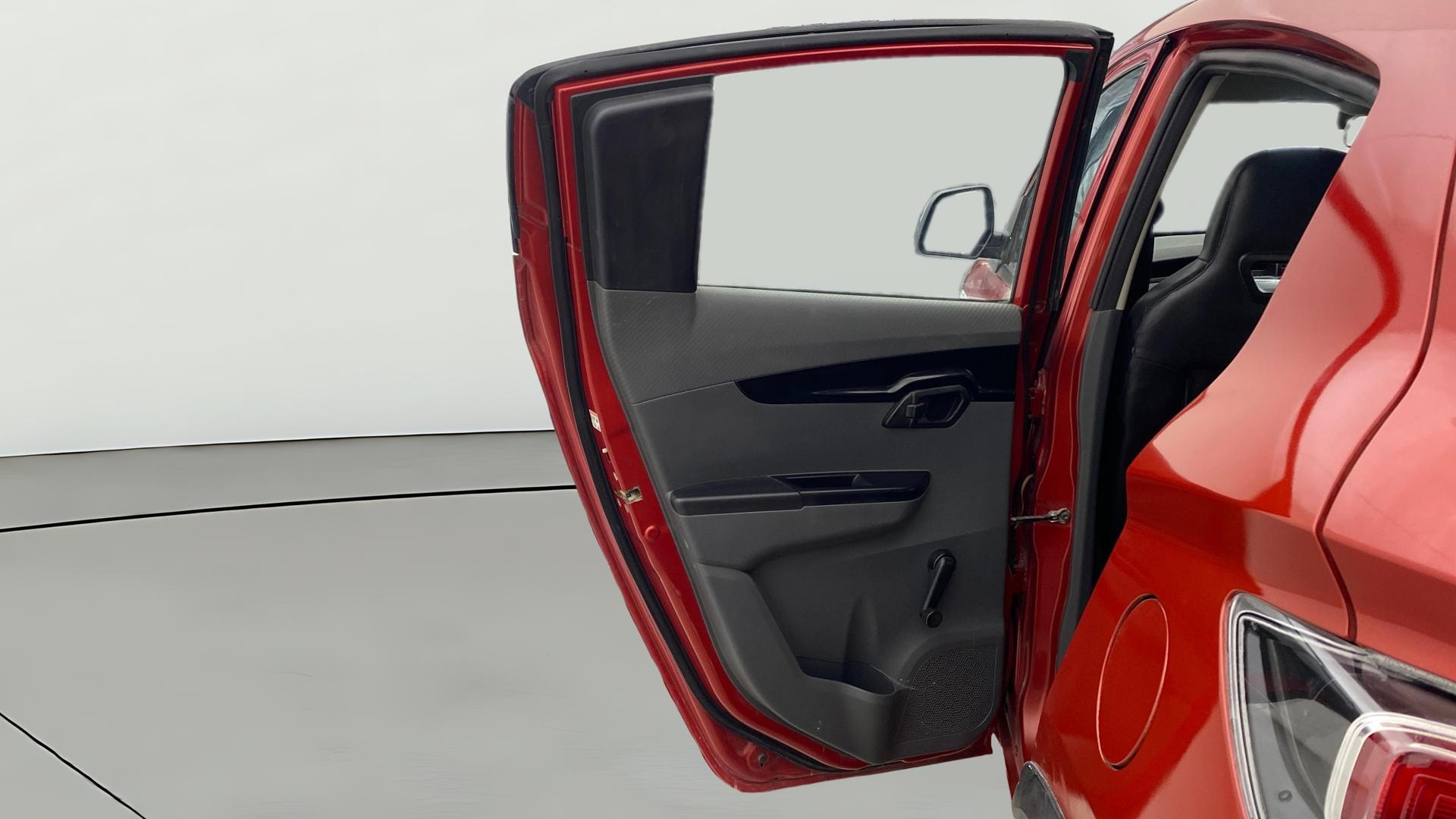 View 2018 Mahindra KUV100 K2 Petrol BS IV Image 22 Used 2018 Mahindra KUV100 K2 Petrol BS IV Image 22