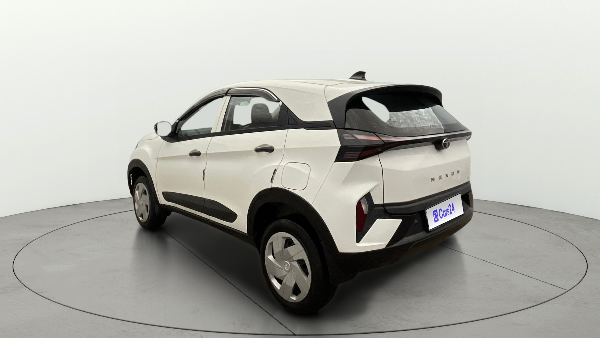 View 2024 Tata Nexon Revotron XE Image 2 Used 2024 Tata Nexon Revotron XE Image 2