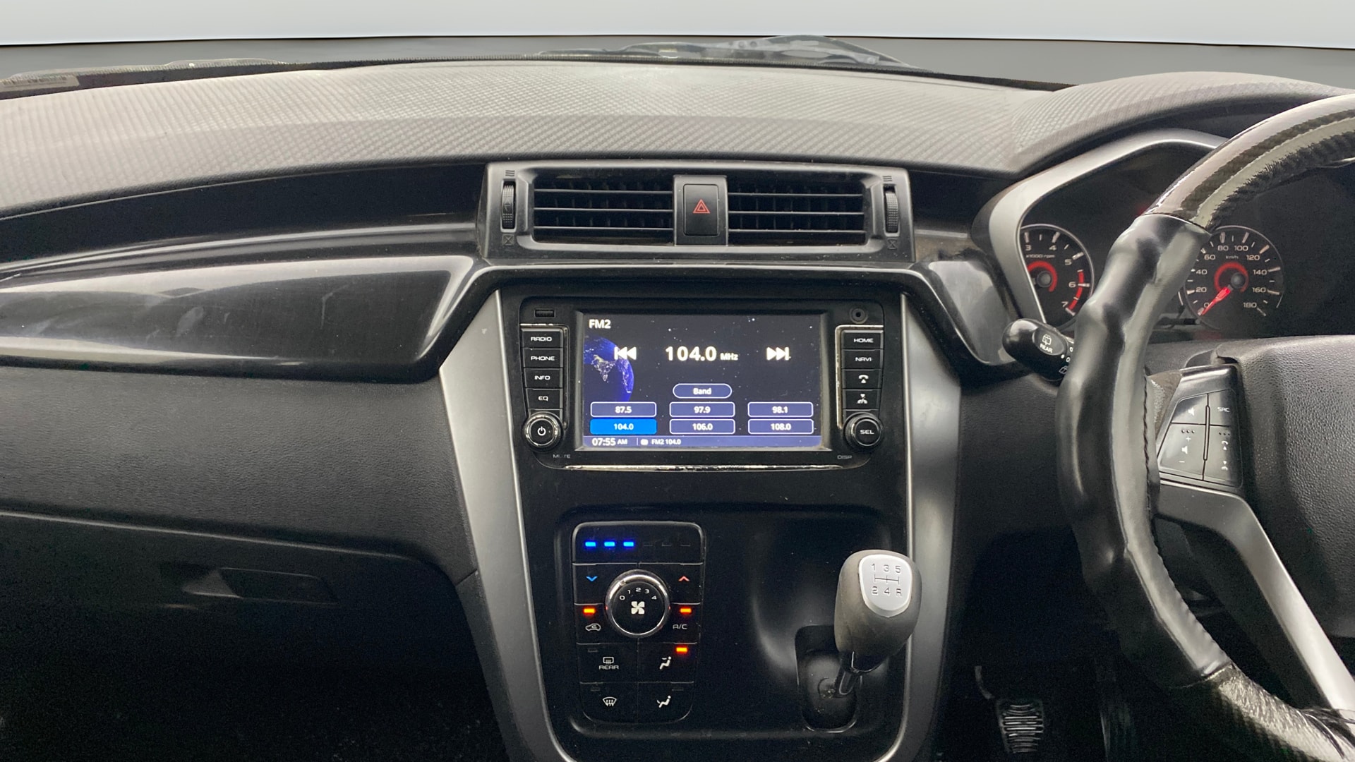 View 2018 Mahindra KUV100 K2 Petrol BS IV Image 17 Used 2018 Mahindra KUV100 K2 Petrol BS IV Image 17