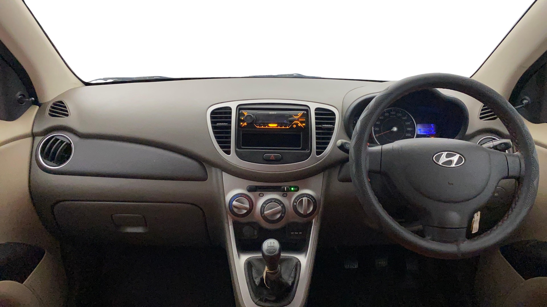 View 2014 Hyundai i10 1.2 Sportz MT Image 15 Used 2014 Hyundai i10 1.2 Sportz MT Image 15
