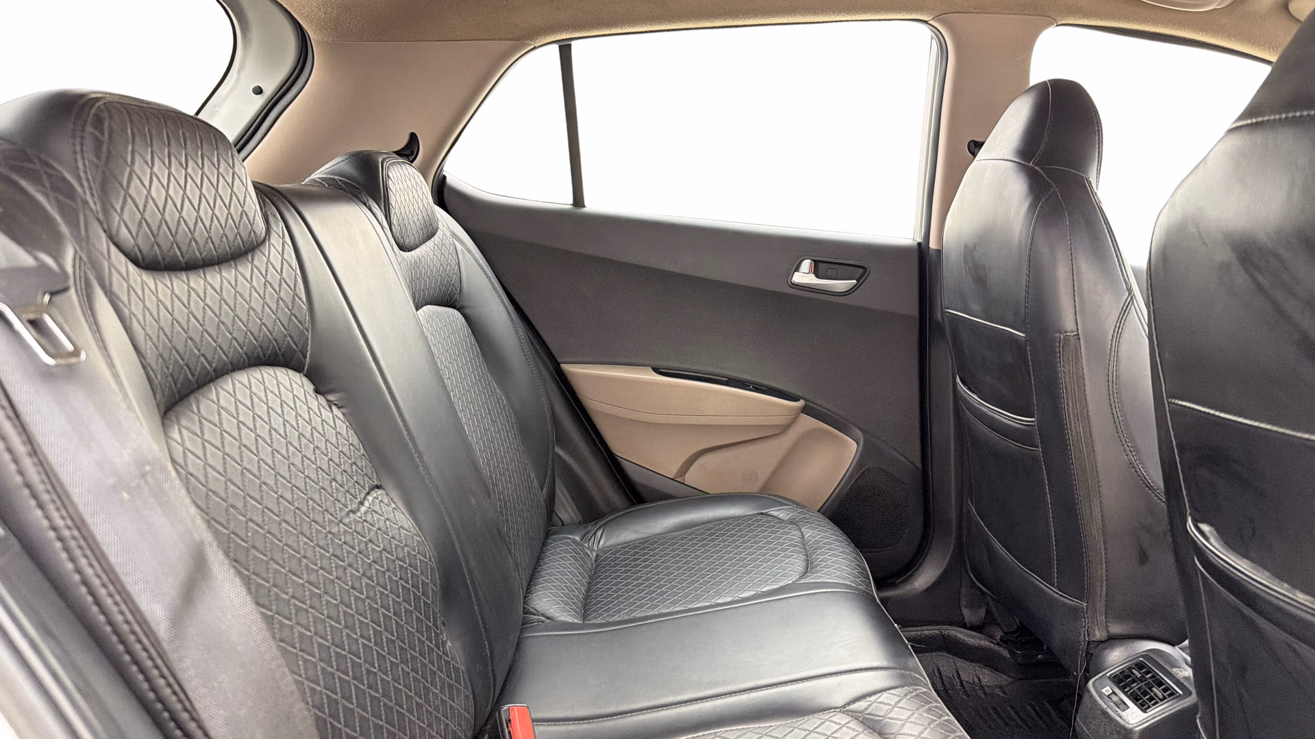 View 2016 Hyundai Grand i10 Sportz 1.2 Kappa Image 28 Used 2016 Hyundai Grand i10 Sportz 1.2 Kappa Image 28