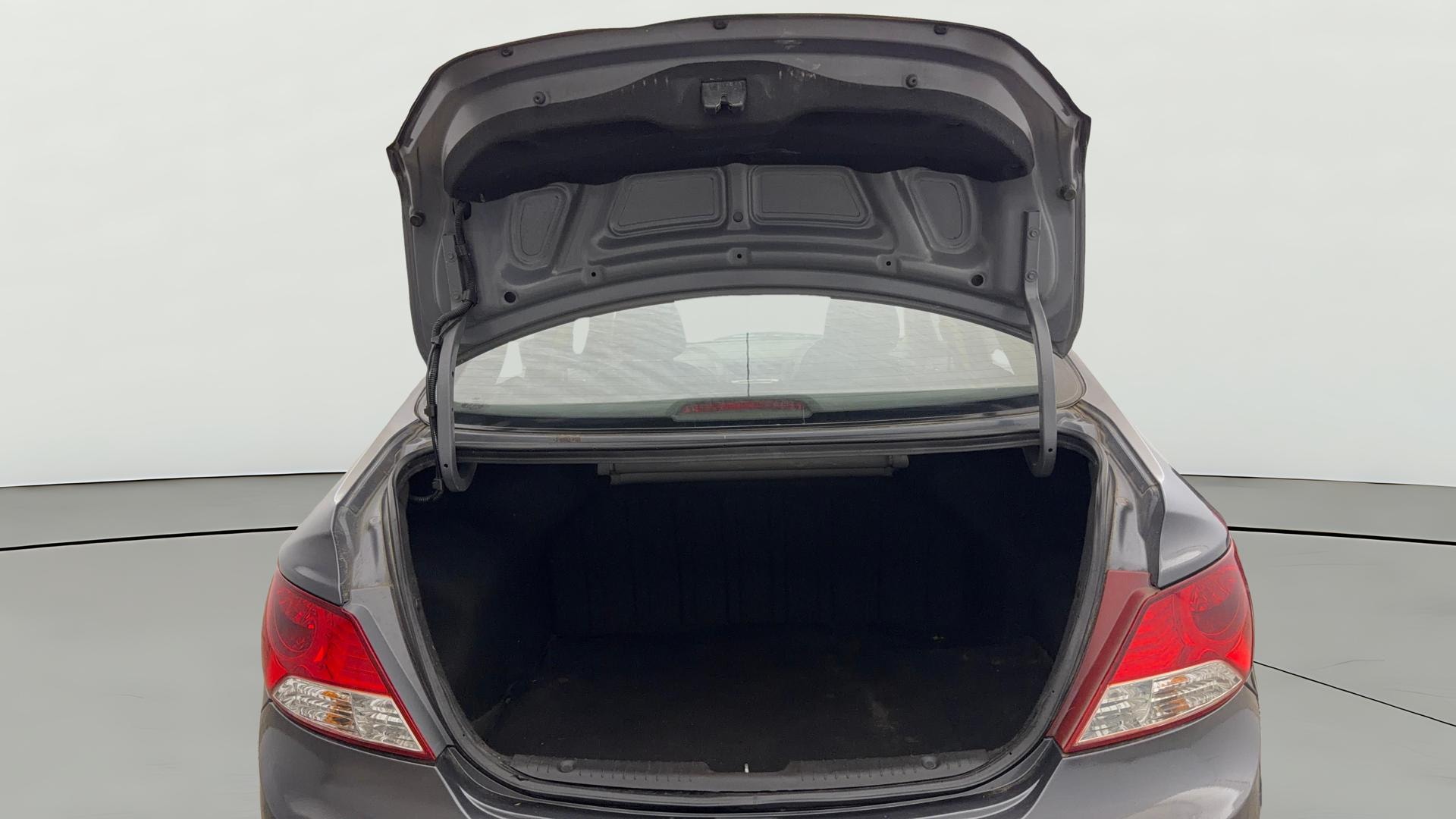View 2014 Hyundai Fluidic Verna 1.6 VTVT SX Image 37 Used 2014 Hyundai Fluidic Verna 1.6 VTVT SX Image 37