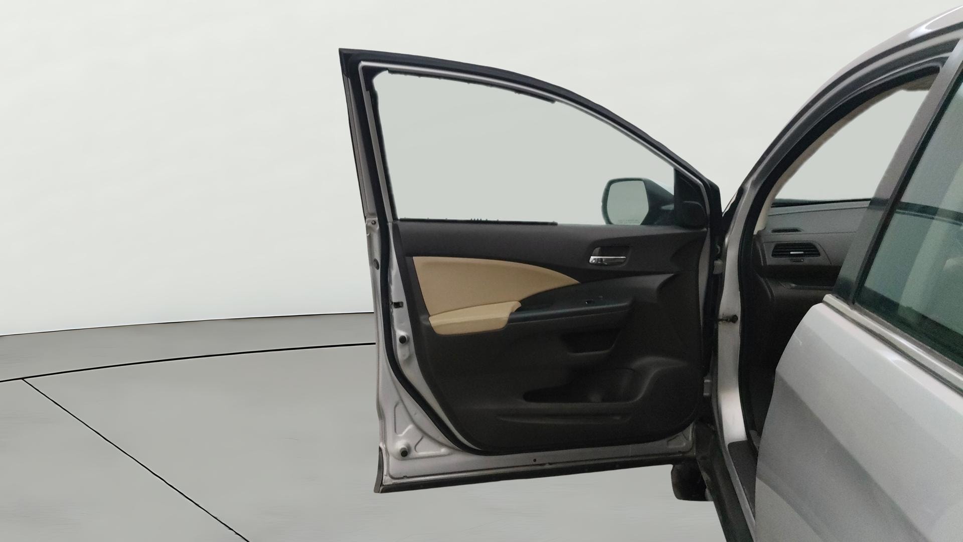 View 2015 Honda CR-V 2.0L AT Petrol Image 38 Used 2015 Honda CR-V 2.0L AT Petrol Image 38
