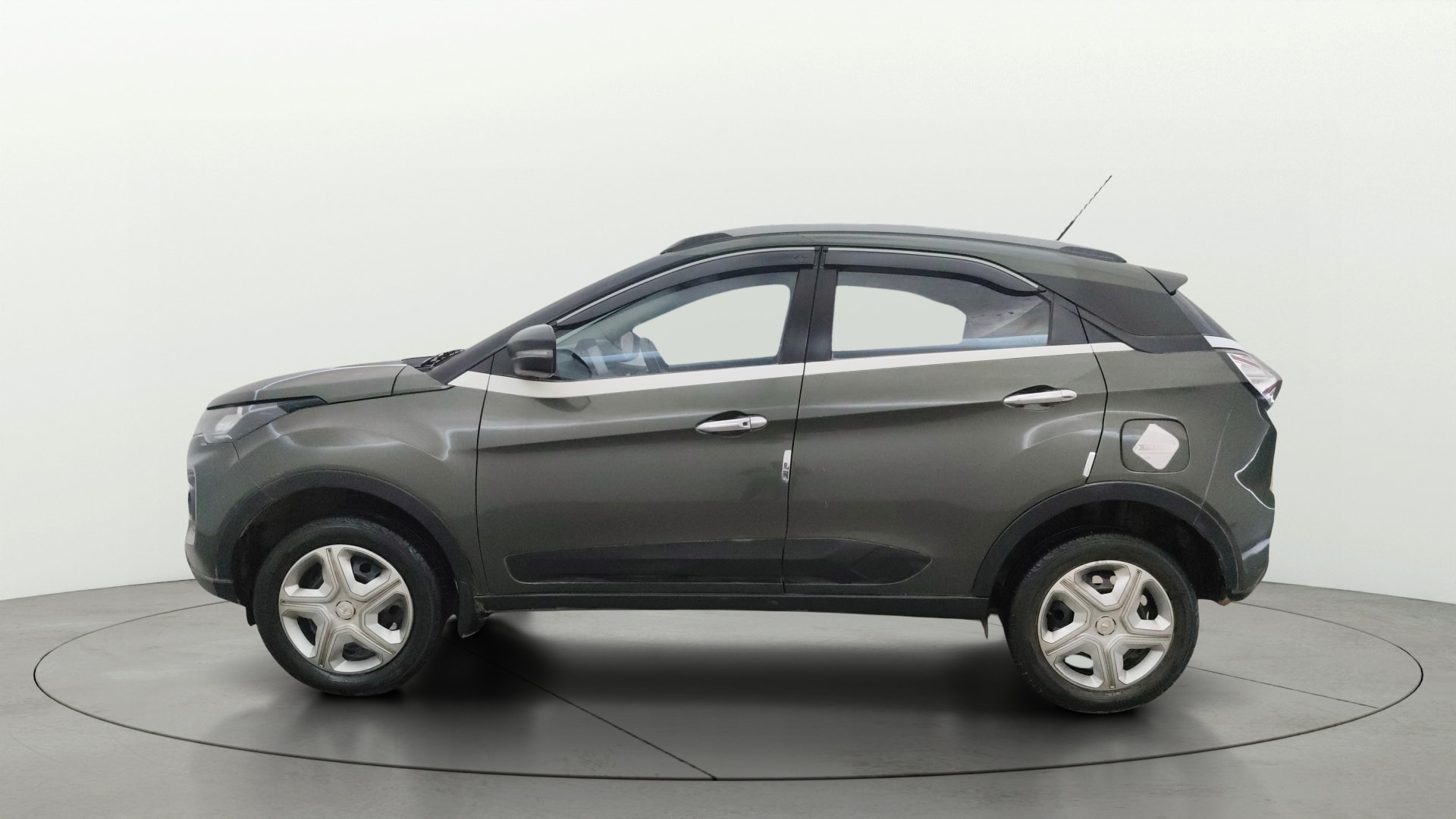 View 2022 Tata Nexon Revotron XE Image 5 Used 2022 Tata Nexon Revotron XE Image 5