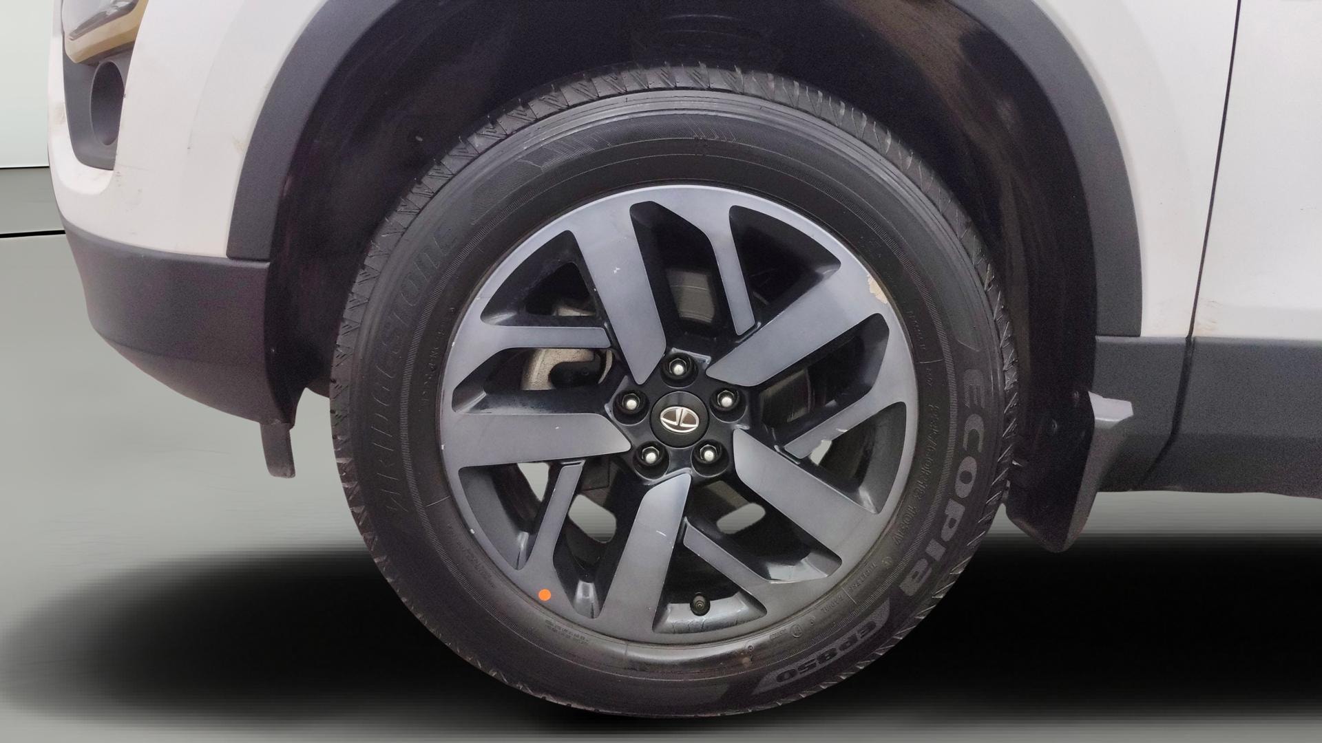 View 2022 Tata Safari XZA Plus Gold Image 37 Used 2022 Tata Safari XZA Plus Gold Image 37