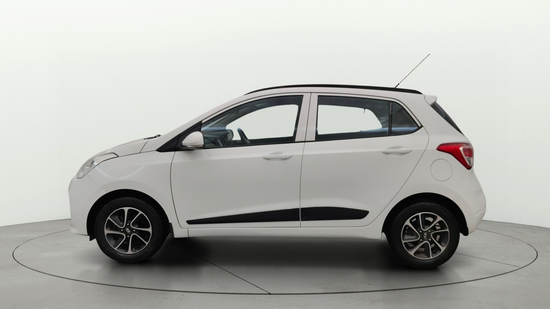 View 2018 Hyundai Grand i10 1.2 Sportz AT Petrol Image 5 Used 2018 Hyundai Grand i10 1.2 Sportz AT Petrol Image 5