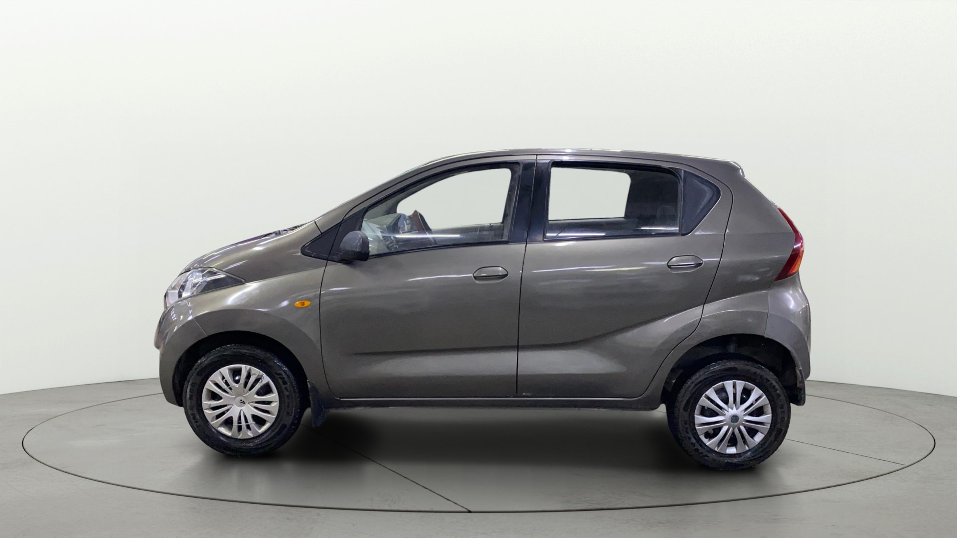 View 2016 Datsun Redi GO T Image 5 Used 2016 Datsun Redi GO T Image 5