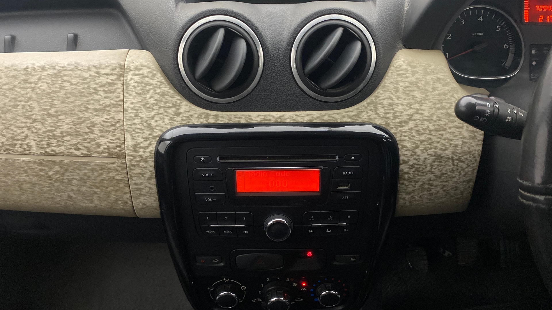 View 2016 Skoda Rapid 1.5 TDI CR Style Plus AT Image 17 Used 2016 Skoda Rapid 1.5 TDI CR Style Plus AT Image 17