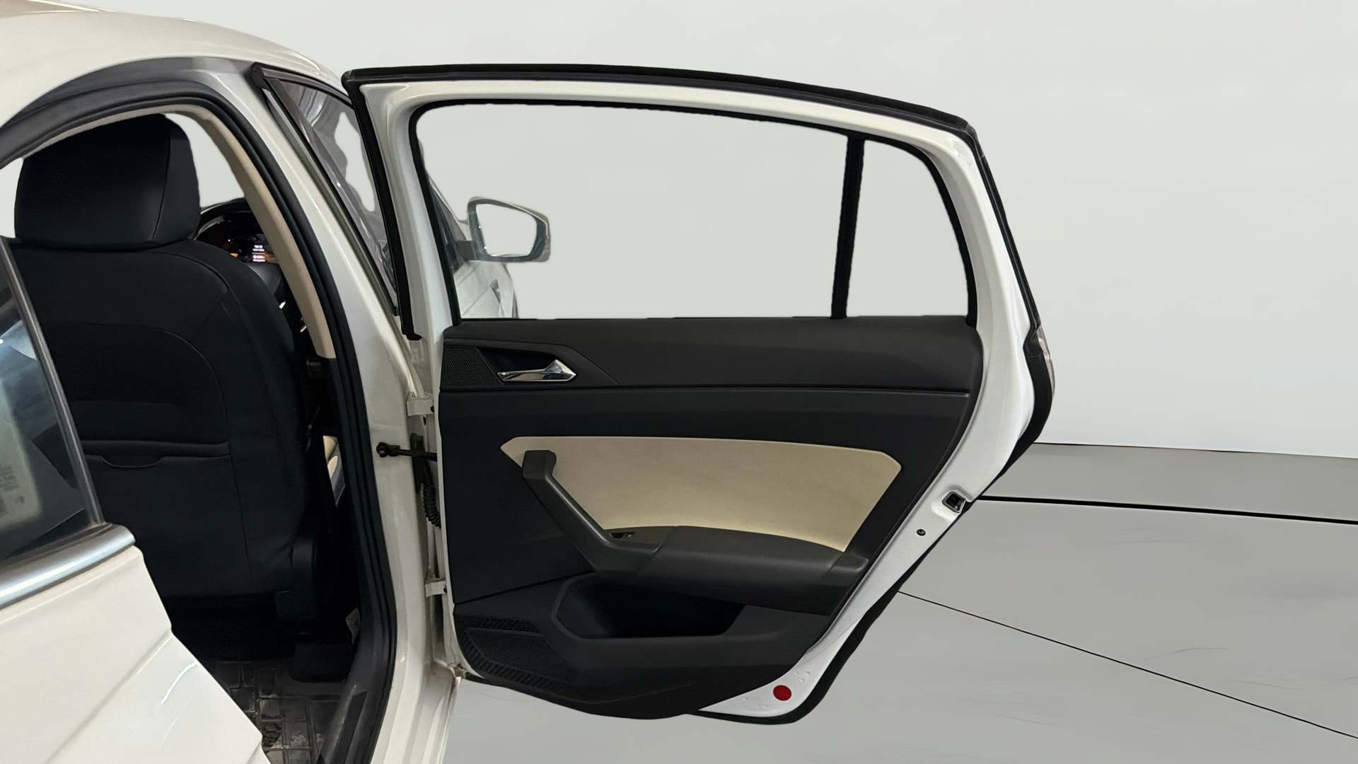 View 2023 Skoda Slavia Style 1.0 TSI AT Image 6 Used 2023 Skoda Slavia Style 1.0 TSI AT Image 6