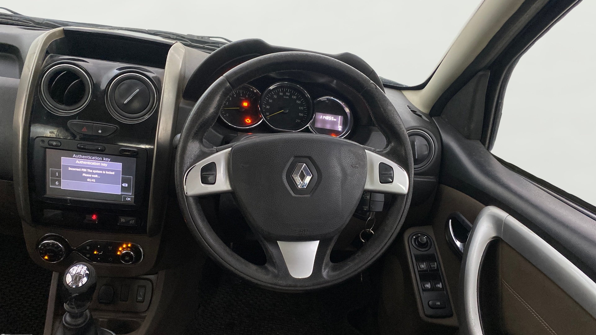 View 2017 Renault Duster Diesel 85PS 4x2 MT Image 12 Used 2017 Renault Duster Diesel 85PS 4x2 MT Image 12