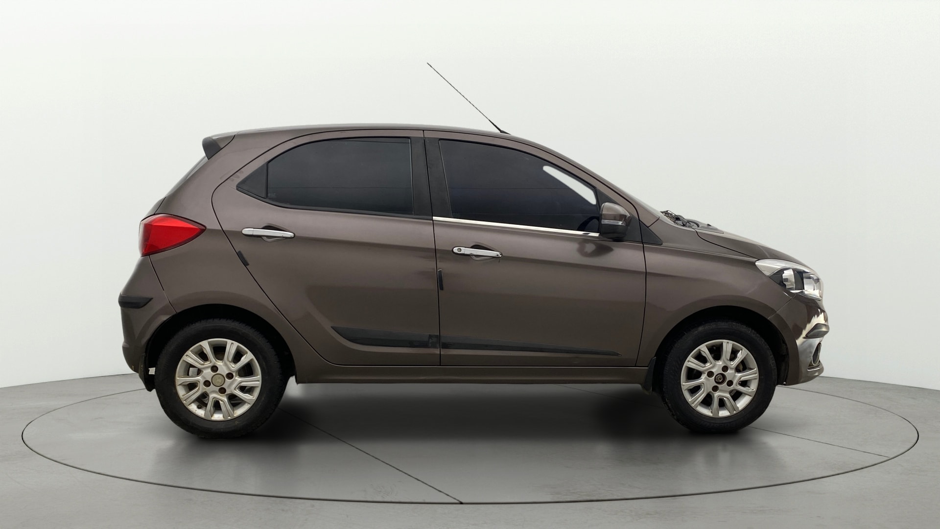 View 2020 Tata Tiago Revotorq XB Image 8 Used 2020 Tata Tiago Revotorq XB Image 8
