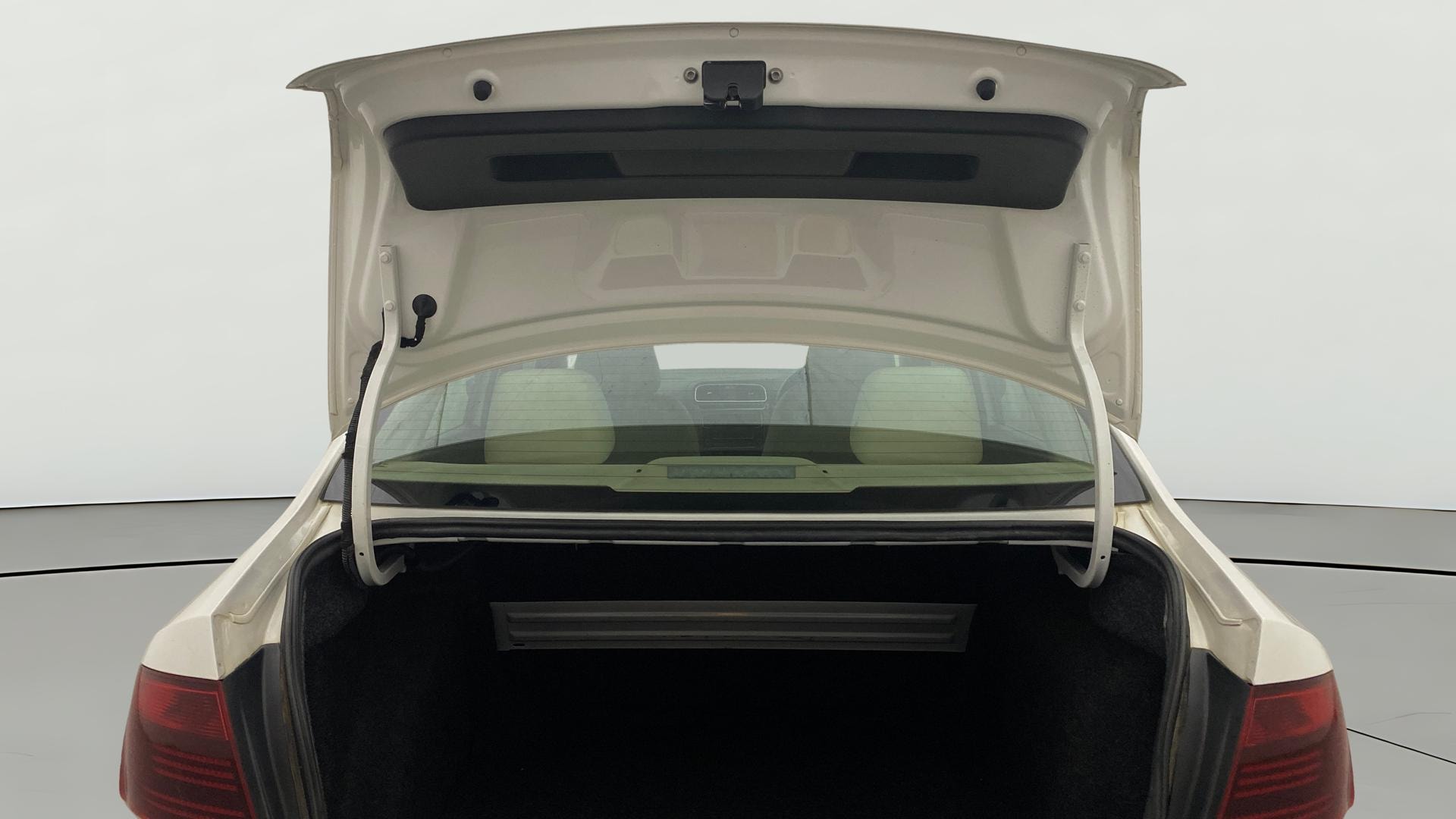 View 2021 Volkswagen Vento 1.2 L TSI Comfortline Petrol AT Image 16 Used 2021 Volkswagen Vento 1.2 L TSI Comfortline Petrol AT Image 16