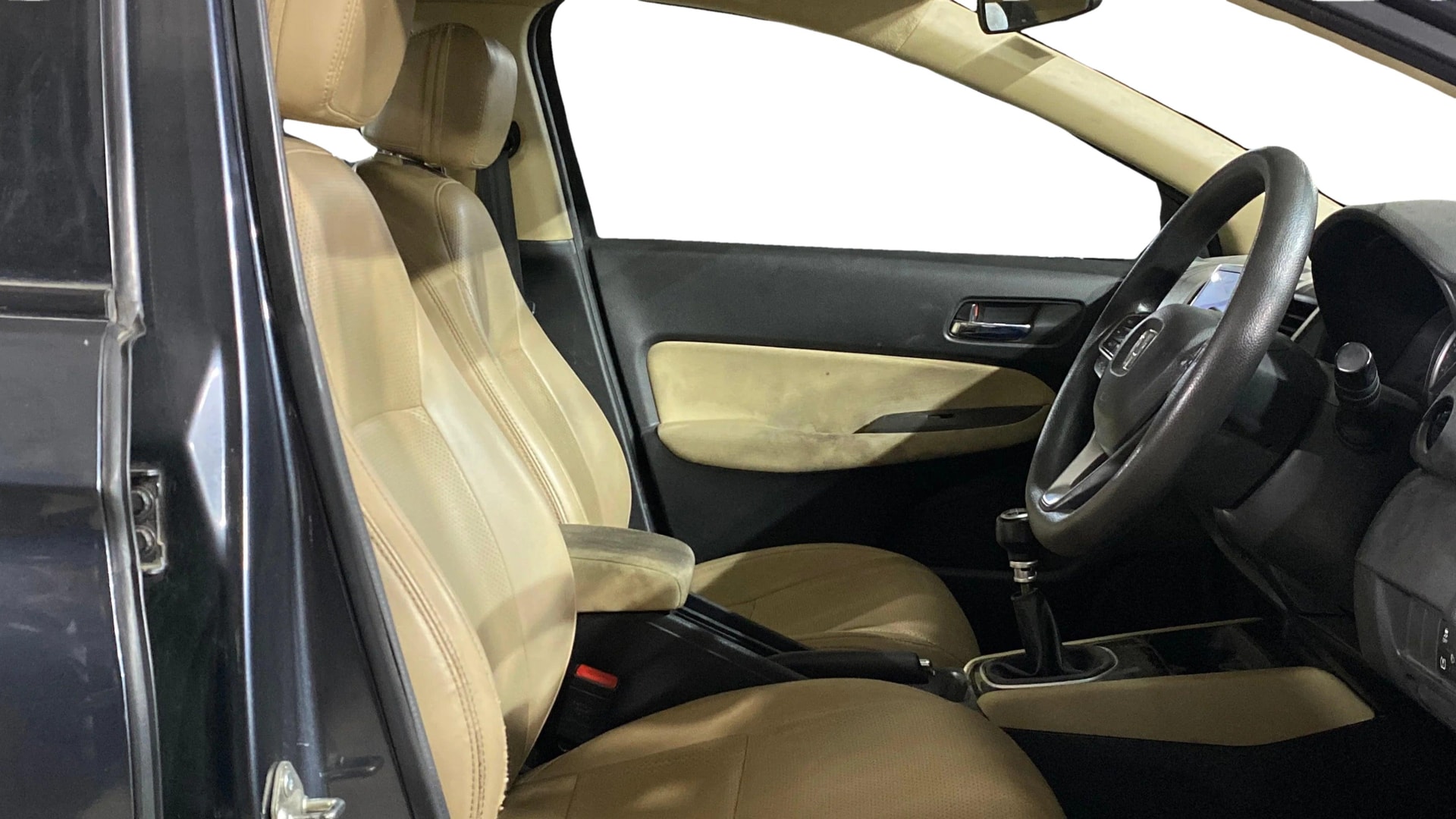 View 2022 Honda City ZX MT Diesel Anniversary Edition Image 27 Used 2022 Honda City ZX MT Diesel Anniversary Edition Image 27