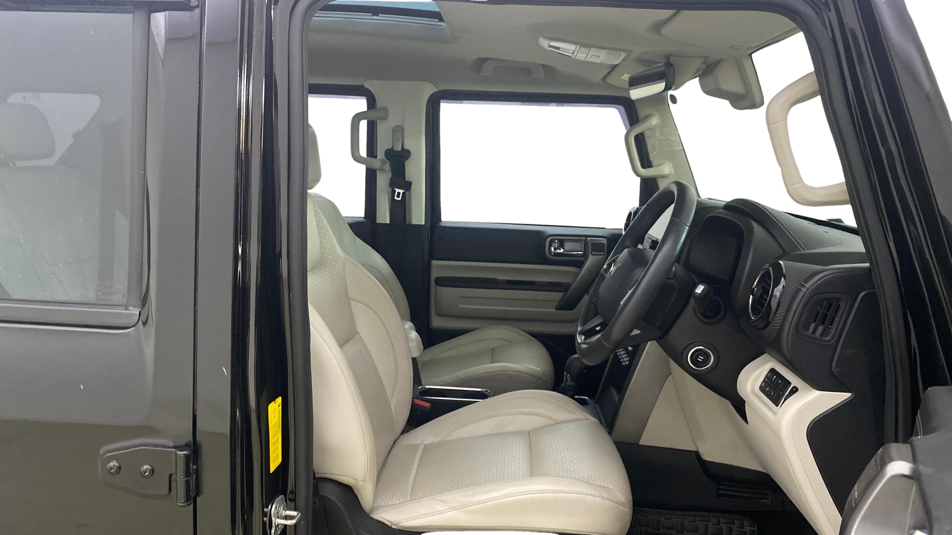 View 2025 Mahindra Thar Roxx AX7L Diesel 2WD AT Image 25 Used 2025 Mahindra Thar Roxx AX7L Diesel 2WD AT Image 25