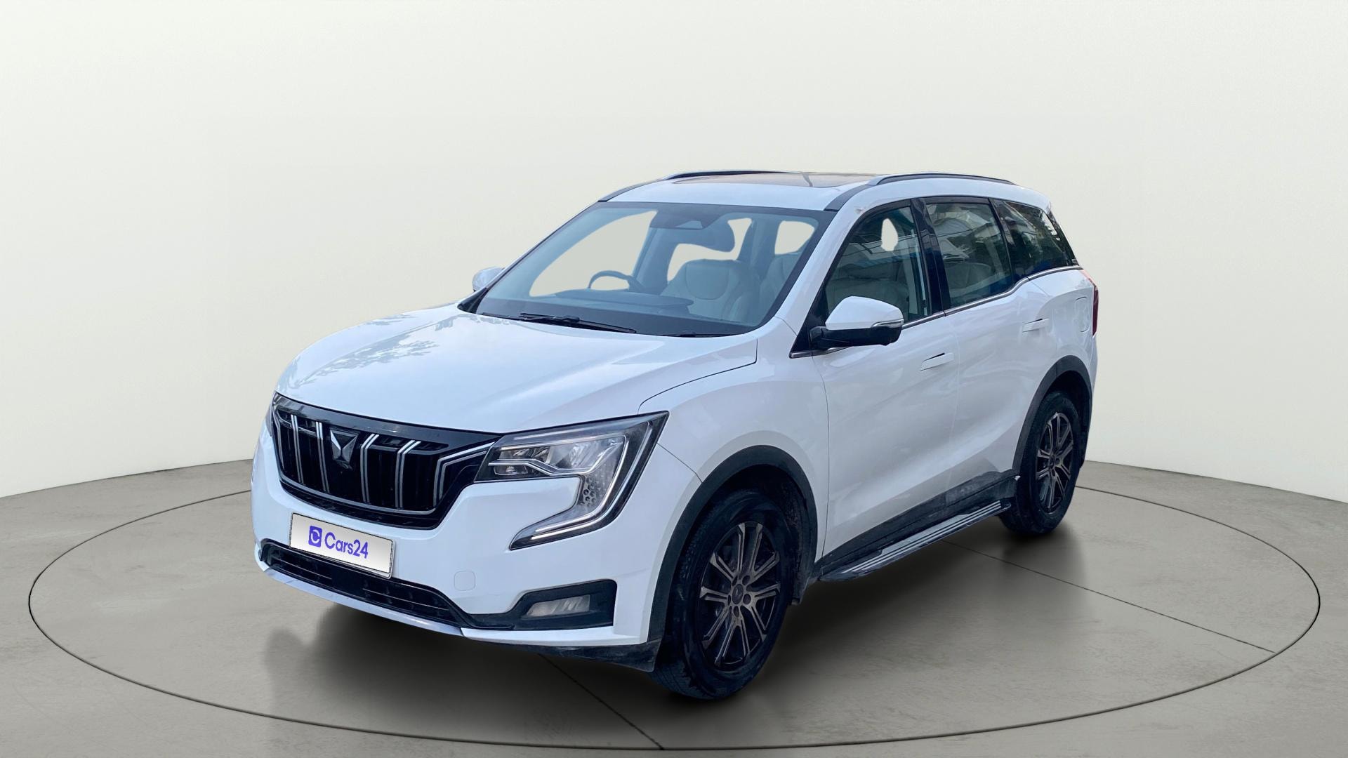 View 2021 Mahindra XUV700 MX Petrol 5 STR Image 23 Used 2021 Mahindra XUV700 MX Petrol 5 STR Image 23