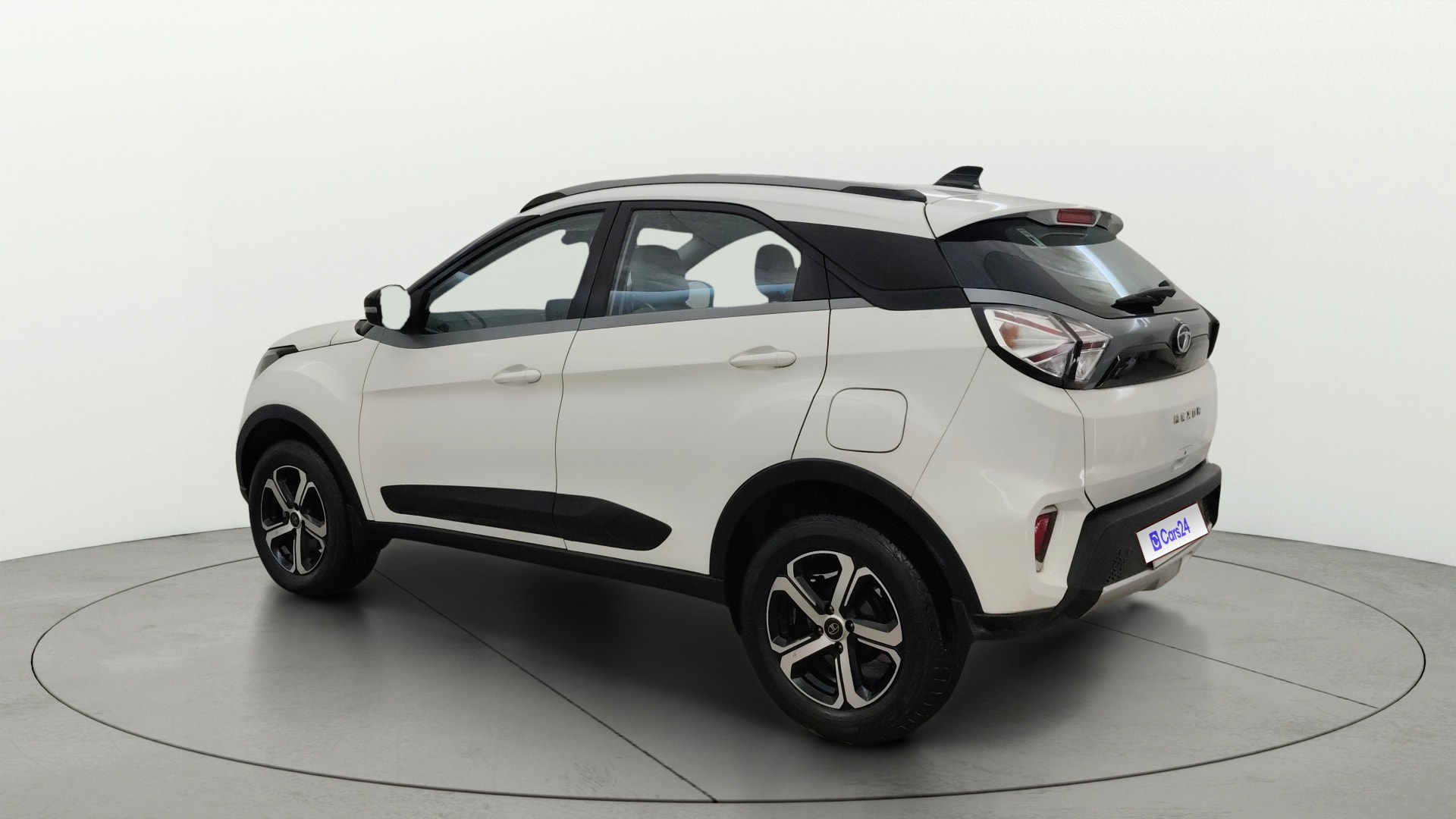 View 2022 Tata Nexon Revotron XE Image 2 Used 2022 Tata Nexon Revotron XE Image 2