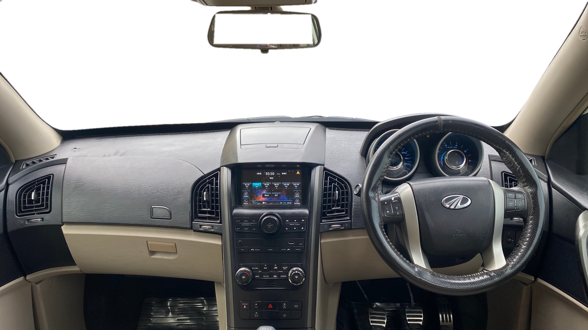 View 2015 Mahindra XUV500 W10 FWD Image 32 Used 2015 Mahindra XUV500 W10 FWD Image 32