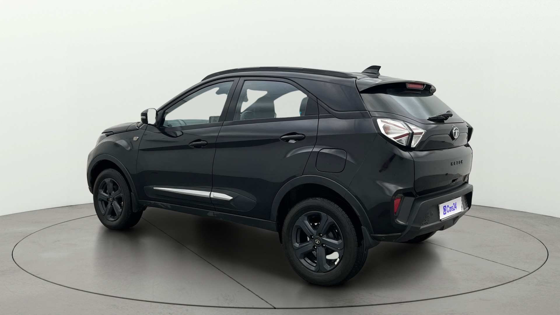 View 2022 Tata Nexon Revotron XE Image 2 Used 2022 Tata Nexon Revotron XE Image 2