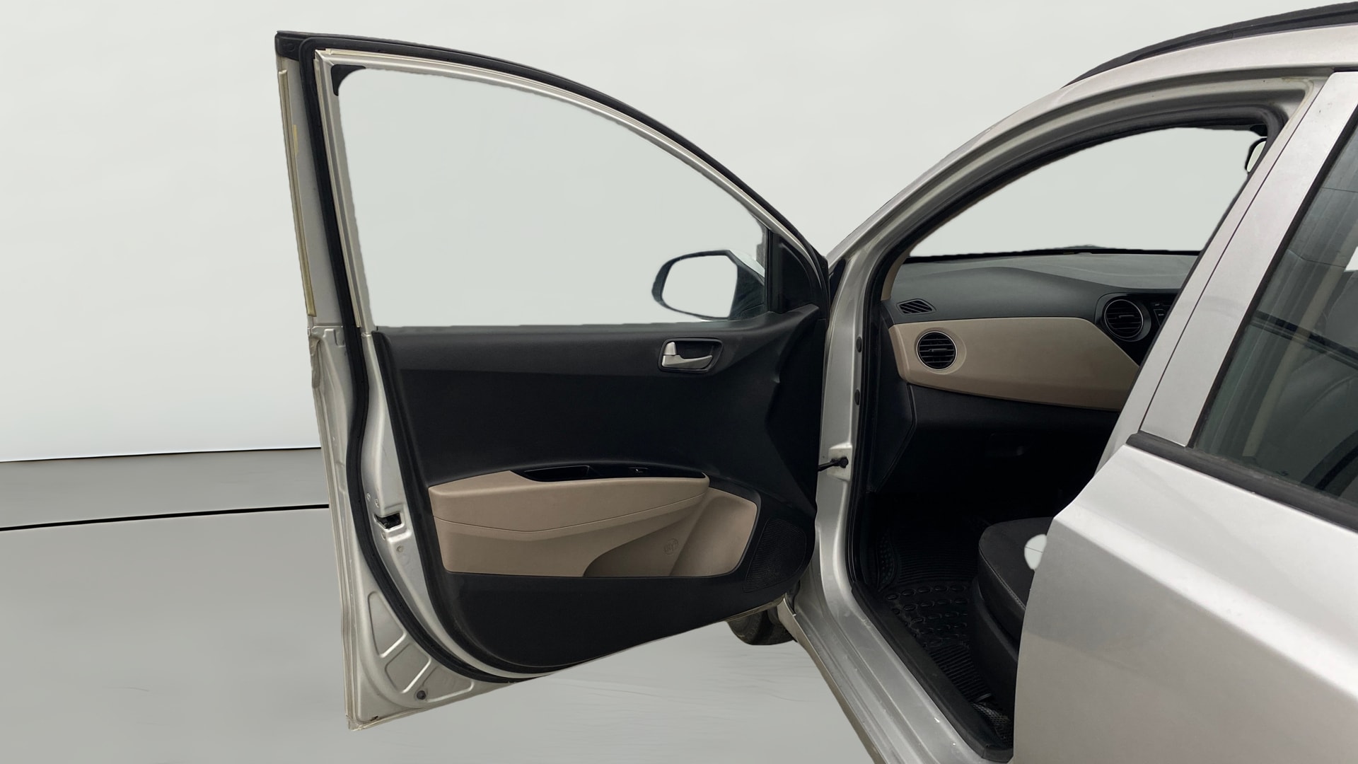 View 2014 Hyundai Grand i10 Sportz 1.2 Kappa Image 30 Used 2014 Hyundai Grand i10 Sportz 1.2 Kappa Image 30